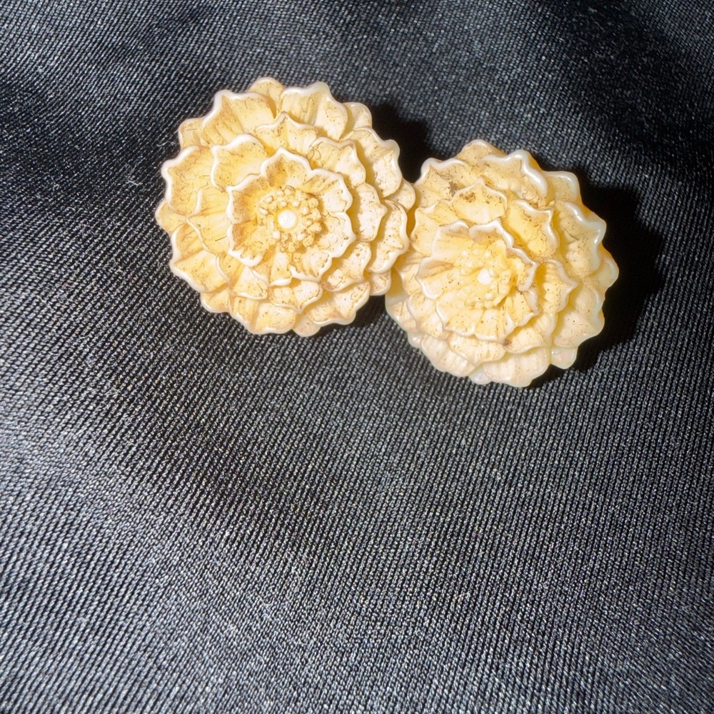 Floral Cream Earrings